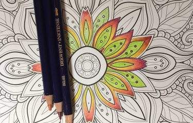 Derwent Inktense ceruza használata színezőkben