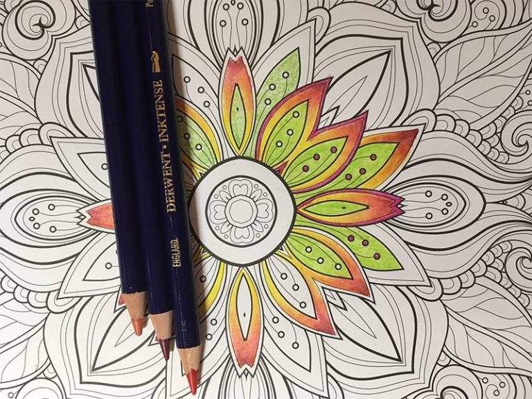 Derwent Inktense ceruza használata színezőkben